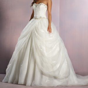 NWT Disney Fairy Tale Weddings Belle Alfred Angelo 254
